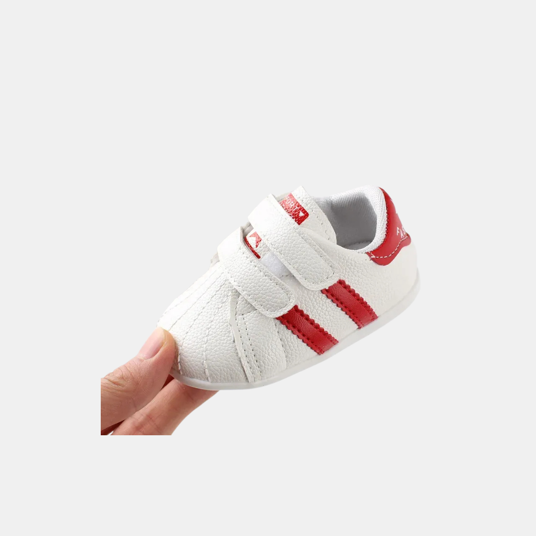 Första sneakers för små steg